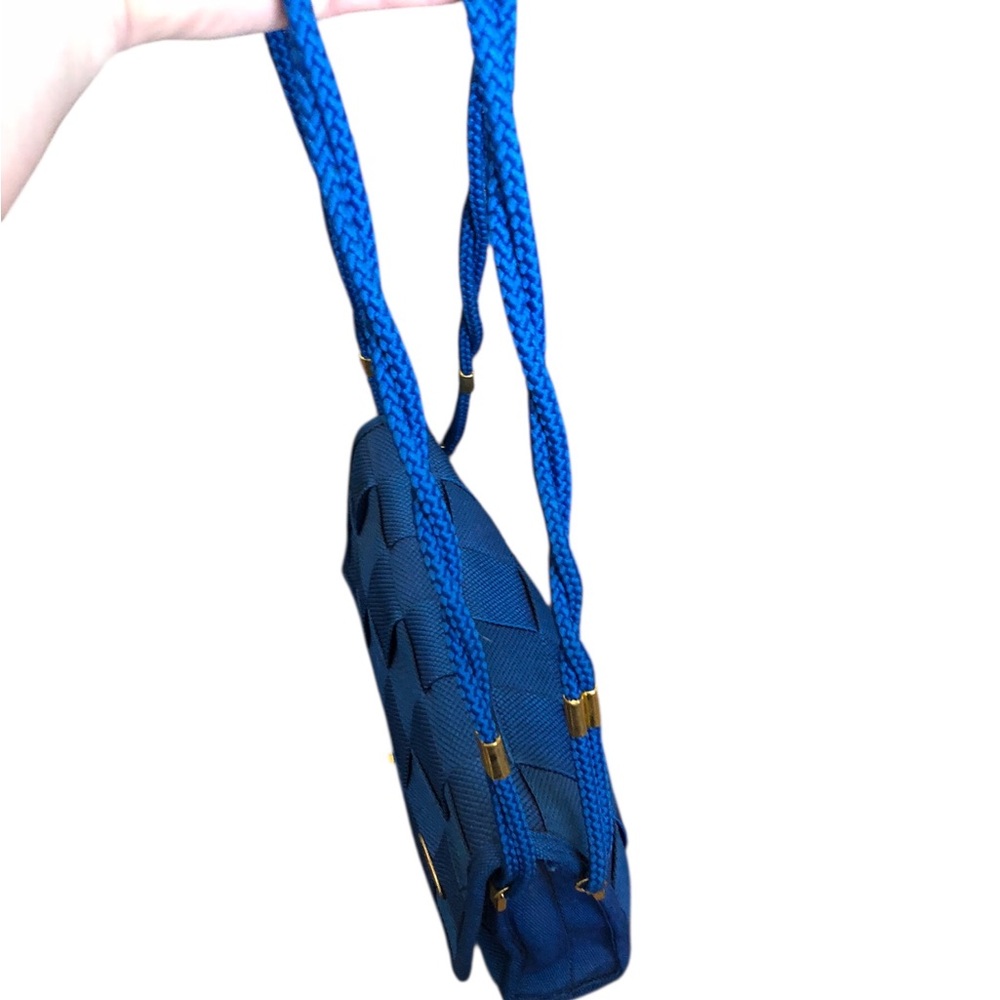 Gabriella Modern Blue Shoulder Bag with Structured Design - Picture 3 of 10